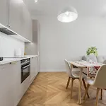 K73urbannest * فروتسواف
